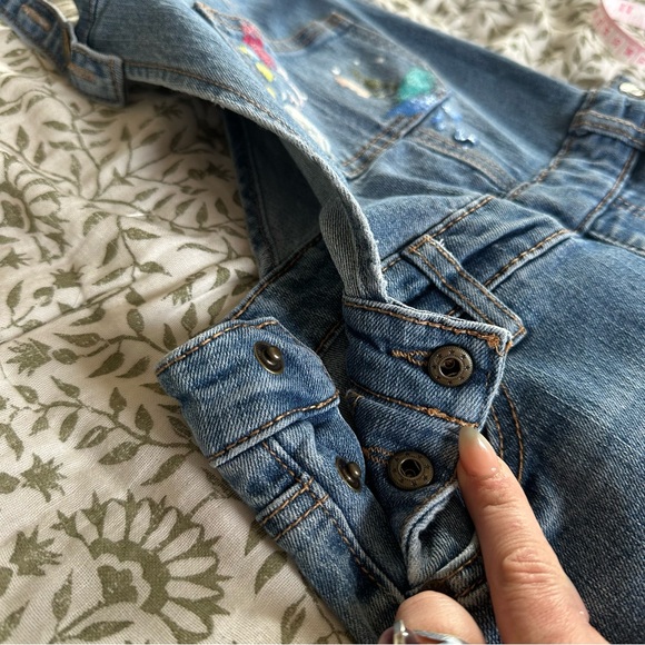 Cat & Jack Girls M 7/8 Jean Overalls Distressed Splattered Paint Denim Overalls - Picture 7 of 11